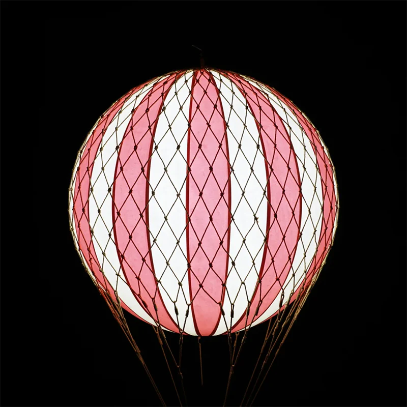 Authentic Models LED Deko Ballon mittel 'Travels Light' True Red - Image 3