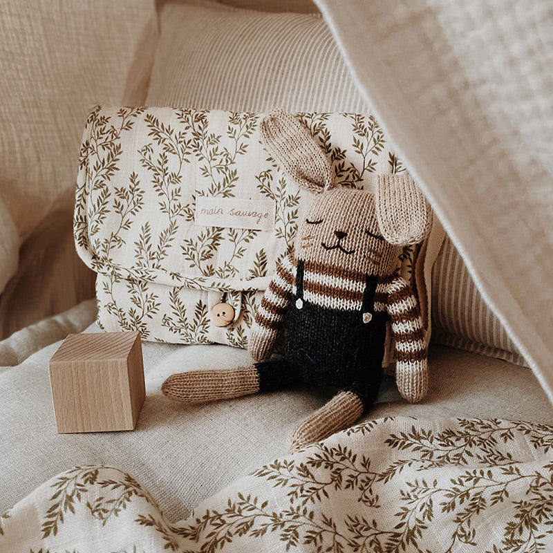 Main Sauvage  Strickkuscheltier 'Bunny'  Black Overalls - Image 2