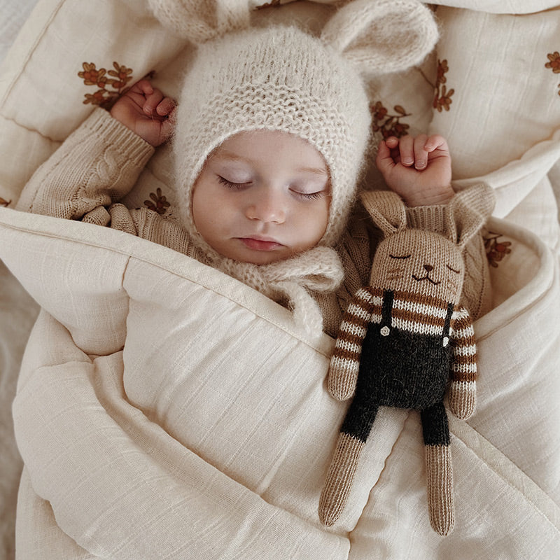 Main Sauvage  Strickkuscheltier 'Bunny'  Black Overalls - Image 3
