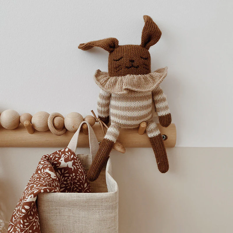 Main Sauvage Strickkuscheltier 'Bunny' Sand Striped Romper - Image 2