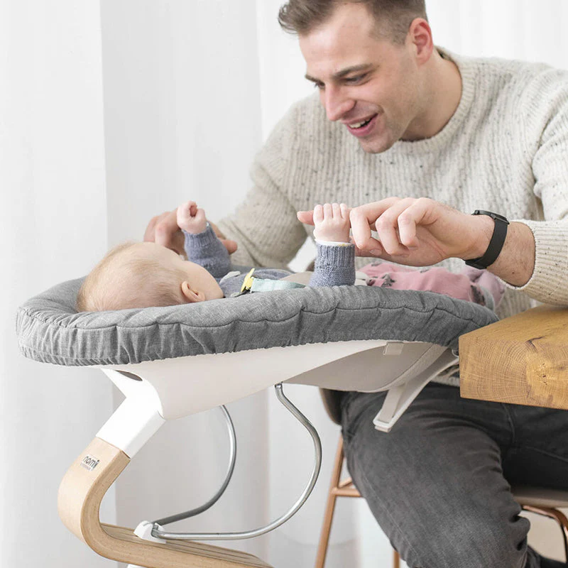 Stokke® Nomi Hochstuhl Babyaufsatz & Matratzenbezug White Grey/Blue - Image 2