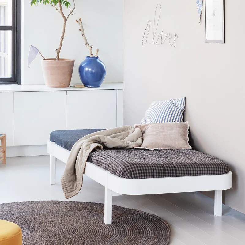 Oliver Furniture  Wood Lounger Bett 90 x 200 cm  Weiss - Image 2