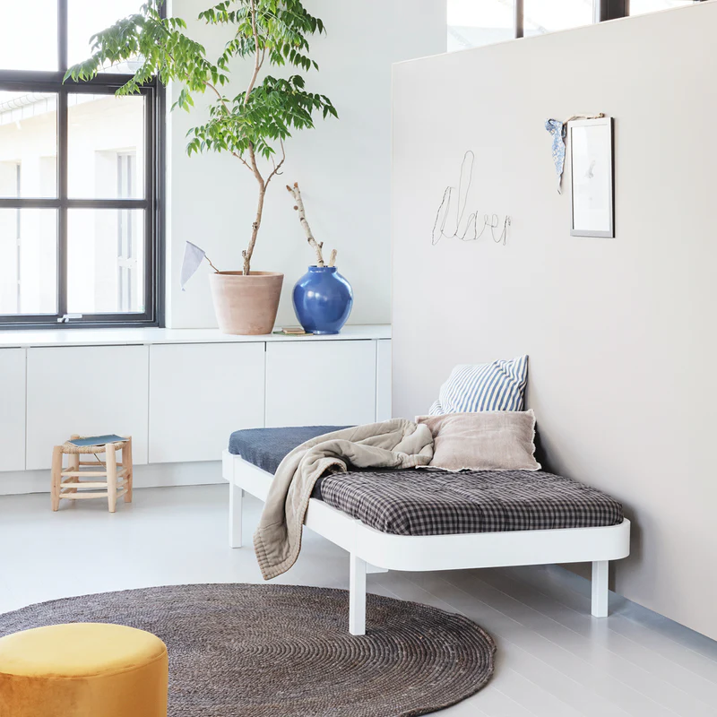 Oliver Furniture  Wood Lounger Bett 90 x 200 cm  Weiss - Image 4