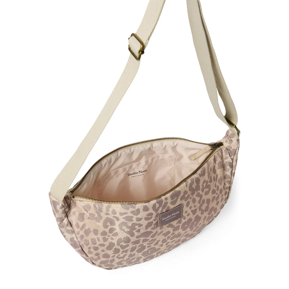Studio Noos Gürteltasche für Erwachsene 'Puffy' Beige Leopard - Image 3