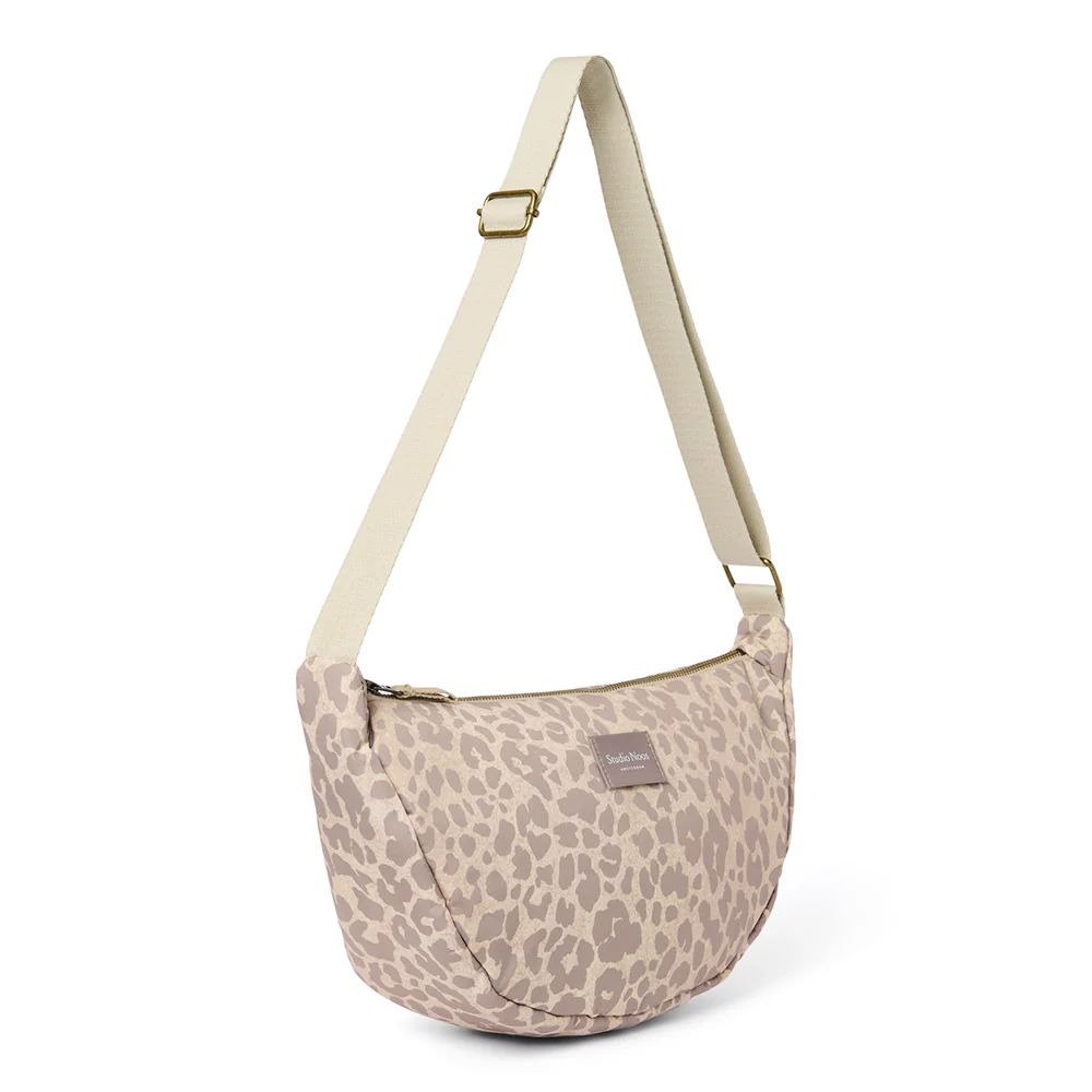 Studio Noos Gürteltasche für Erwachsene 'Puffy' Beige Leopard - Image 5